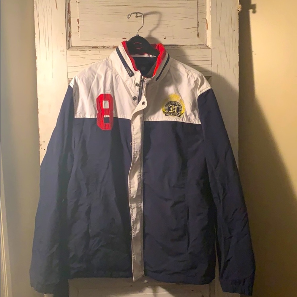 Vintage Tommy Hilfiger jacket fits like LG-XL